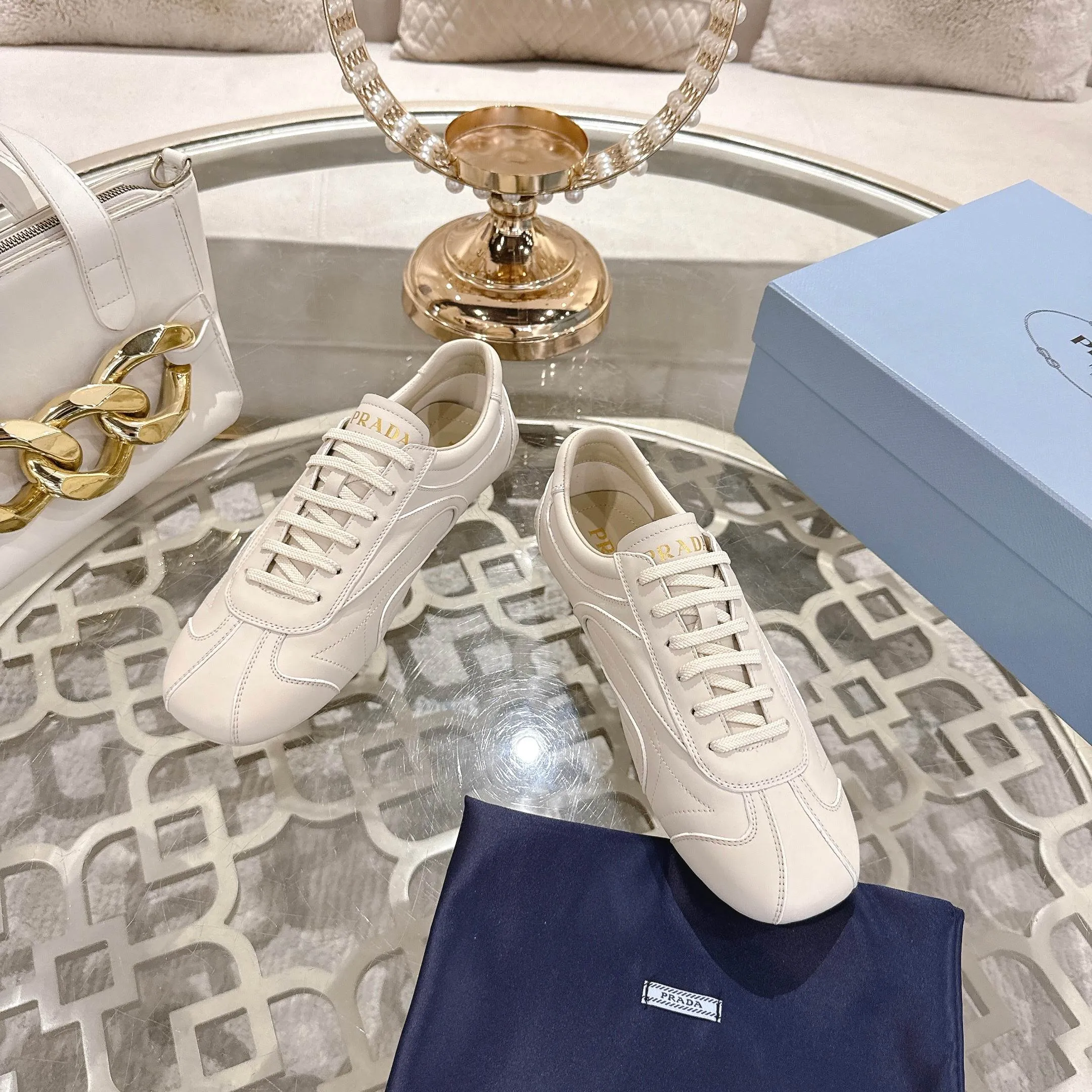 P600. PRADA for couples, casual shoes for couples, originally developed 1:1, made of imported cowhide, silk sheepskin lining, rubber outsole, comfortable and soft on the feet, size for women: 35 to 41. Male 38 to 45